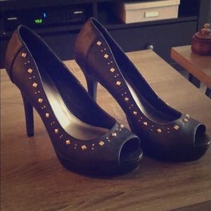 Studded Fioni heel. 7M. NEVER WORN. 5 inches
